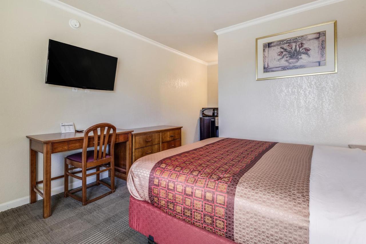 Americas Best Value Inn - Πεταλούμα Εξωτερικό φωτογραφία
